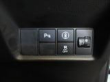 パーキングセンサーや横滑りを防ぐVSA等のスイッチ類は運転席の右側、手の届きやすい位置にあります。