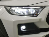 LEDヘッドライトです。デザイン性がよくとても明るいので、夜間の走行や悪天候でも安心です。しかも長寿命!