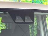 【トヨタセーフティセンス】走行中に前方の車両等を認識し、衝突しそうな時は警報とブレーキで衝突回避と被害軽減をアシスト。より安全にドライブをお楽しみいただけます。