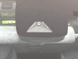 【プリクラッシュセーフティ】前方の車両等を検知し、衝突しそうな時は警報で注意を促し、ブレーキを踏む力をサポート。ブレーキを踏めなかった場合は衝突被害軽減ブレーキが作動、衝突回避をサポートします。