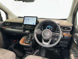 上質で落ち着いた印象のインパネ。視界も広々で運転しやすいです。