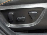 運転席はパワーシートなのでお好みのドライビングポジションに調整可能です♪