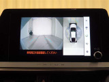 フロントビューで見通しが悪いT字路などの道でも見通し良く映し出してくれるので安心♪※あくまでも補助的な装置なので目視確認もお忘れなく!