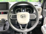 インテリアに合わせたデザインのステアリングは、運転される方のことも考え、運転しやすい形状、大きさです。是非一度、実際に触ってお確かめください。