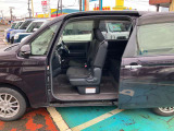 当店では、自社で仕入れした厳選車両を、多数展示しております。リーズナブルなお車を多数在庫しております。掘り出し物を探しにいらしてください。