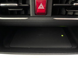 【ワイヤレス充電機能Qi】置くだけでスマホの充電をしてくれます!