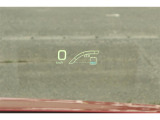 カラーヘッドアップディスプレイ付き。少ない視線移動で情報を確認できるので、運転の疲労軽減に繋がりますよ♪