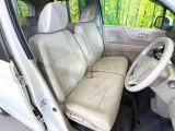 運転席シート廻りは使用感も少なく、良好な状態となっています。前オーナー様が丁寧に使っていたことがよくわかりますね。
