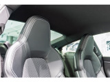 シートヒーター搭載で、寒い時期でも素早く快適に、運転をお楽しみいただけます。