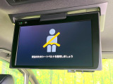 【フリップダウンモニター】大画面モニターで後席でもエンタメをお楽しみいただけます。小さなお子様にも大人気の装備です♪