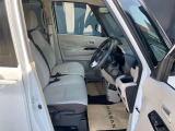 【運転席シート】開口部が広いので乗り降りしやすいです。