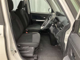 【運転席・助手席シート】いたみ、汚れなどは少なく、全体的に良好な状態です。