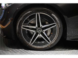 メルセデスの認定中古車「サーティファイドカー」では、万一お車が故障した場合も、ご購入後1年間もしくは2年間※は走行距離にかかわらずメルセデス・ベンツ正規サービスネットワークで無料修理いたします