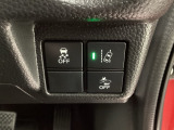 衝突の危険がある時に警告してくれる衝突軽減ブレーキ。車線を外れそうな時に警告し、ステアリング制御してくれる路外逸脱制御機能搭載!