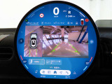 パノラミックビューモニター装備の為に上から見下ろしたような視点で360度クルマの周囲を確認することができます