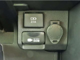 100V/100Wの電源コンセントを装備。