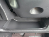 運転席周辺の収納も充実したドライバーズロアポケット。細かな使い勝手にも配慮されています。