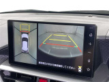 パノラミックビューモニターシステムが付いているので車の上から見た映像が確認できますよ。 一目で車両周辺の情報を確認できますが、直接安全をご確認下さい。