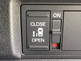 【パワースライドドア】スマートキーや運転席のスイッチでスライドドアの開閉が可能♪電動だから力を入れてドアを開ける必要が無く、小さいお子様でも、重い荷物を持っている時もラクに開け閉めできます♪