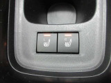 寒い日に重宝するシートヒーターを運転席&助手席に設置!エアコンより早く温まるので寒がりの人におすすめです!エアコンと違って空気が乾燥しにくいのもシートヒーターの嬉しいポイントです★