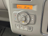 【オートエアコン】一度お好みの温度に設定すれば、車内の温度を検知し風量や温度を自動で調整。暑い&hellip;寒い&hellip;と何度もスイッチ操作をする必要はありません。快適な車内空間には必須の機能ですね♪