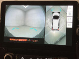 『パノラミックビューモニター』を装備!駐車の際の、サポートツールとしてとっても便利!駐車が苦手な人、バックに自信がない人、だけでなく、皆さんに便利!でも、それだけに頼るのは危ないですね。