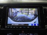 バックカメラの画像です。ガイドラインがスムースな車庫入れをサポートいたします。車庫入れの安心感がアップしますね。