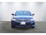 BMWのまさに「顔」ともいえる「キドニー・グリル」は、他の追随を許さない存在感を誇り、「キドニー・グリル」を見かけただけでBMWの風格を感じさせます!!