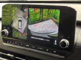 【マルチアラウンドモニター】専用のカメラにより、上から見下ろしたような視点で360度クルマの周囲を確認することができます☆死角部分も確認しやすく、狭い場所での切り返しや駐車もスムーズに行えます。