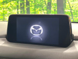 【マツダコネクトナビ】車内の雰囲気にマッチした一体型タイプのナビ。各種車輌設定やBluetooth再生等、様々な機能が楽しめます。直感的なダイヤル操作が可能で、使い勝手も良好です。