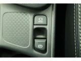 【電動パーキングブレーキ】オートモードのときは、シフトレバーの操作に応じてパーキングブレーキが自動で作動♪