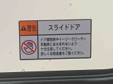 見た目が大事!な外装はぴかっとキレイに磨いており、経年のくすみもよみがえっております。ヘッドライトやドア周辺を磨く際にはマスキングテープを使用して保護しながら丁寧に作業をしております。