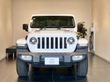 7スロットルグリルはJeep伝統の証です。SUVのみにこだわり続けている伝統あるJeep車へお乗り頂いてみてはいかがですか?