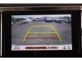 【バックモニター】 後退時に車両の後ろ側を表示します。車庫入れなどでバックする際に安心です。