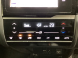 オートエアコンがついてますので、お好みの温度をセットするだけで風の強さや風量を自動で調整します。スイッチも簡単操作で快適に過ごせます。