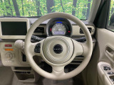 インテリアに合わせたデザインのステアリングは、運転される方のことも考え、運転しやすい形状、大きさです。是非一度、実際に触ってお確かめください。