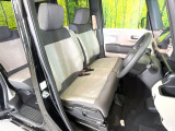 運転席シート廻りは使用感も少なく、良好な状態となっています。前オーナー様が丁寧に使っていたことがよくわかりますね。