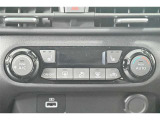 お好きな温度に設定すれば自動的に温度を調節、車内を快適空間に仕上げてくれます。