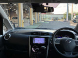 インパネ全体の写真で見た目もわかりやすく、使いやすいお車です。