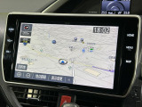 【大画面ナビ】人気の大型10インチナビを装備。存在感のある大画面はインパクト大!ナビ利用時のマップ表示は見やすく、テレビやDVDは臨場感がアップ!いつものドライブがグッと楽しくなります♪