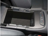 お車の取扱説明書・メンテナンスノート(記録簿)もございます。トヨタのディーラーで安心を買って下さい。当社は無理な勧誘は致しません。まずはお客様からのお問い合わせを心よりお待ちしております。