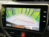 【バックカメラ】駐車時に後方がリアルタイム映像で確認できます。大型商業施設や立体駐車場での駐車時や、夜間のバック時に大活躍!運転スキルに関わらず、今や必須となった装備のひとつです!