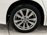 タイヤサイズは235/50R18!残り溝は5ミリ程度です!純正アルミホイール!