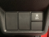 Hondaセンシング用の、VSA(ABS+TCS+横滑り抑制)解除のオンオフスイッチはハンドルの右側に装備しています。