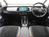 ◆視界広々で非常に運転しやすくロングドライブでも疲れを感じさせないすっきりとまとまったインパネ周りです。