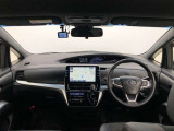 シンプルながら機能性あふれる運転席廻りです。視界性もよく、運転しやすいですよ。