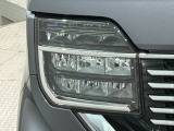 LEDヘッドライトは、点灯の瞬間から最大光量を発揮し、突然暗くなるトンネルなどでの安定感を高めます。