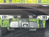 【アイサイトVer3】前方の車両等を検知し、衝突しそうな時は警報で注意を促し、ブレーキを踏む力をサポート。ブレーキを踏めなかった場合は衝突被害軽減ブレーキが作動、衝突回避をサポートします。
