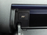 USBポートはスマートフォンの充電などにご利用いただけます♪