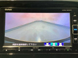 【バックカメラ】運転が苦手な方も車庫入れラクラクです!ギアをリバースに入れれば自動的に切り換わりますので、面倒な操作は不要です♪狭い駐車場もお車を傷つけず安心ですね!